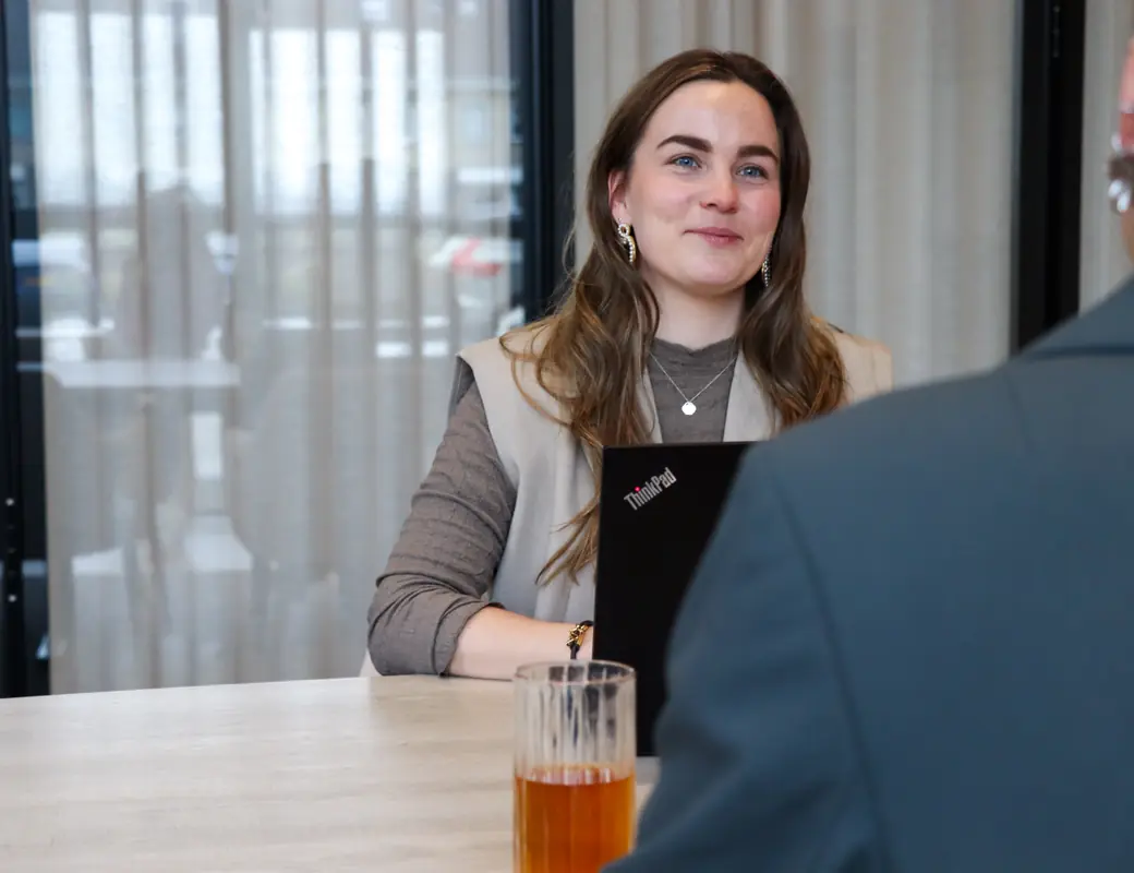 Casemanager van Prevenzo in gesprek met een werkgever